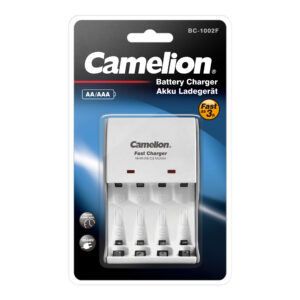 Caricabatterie rapido CAMELION BC-1002F per batterie AA/AAA Ni-MH, raffigurato su una confezione blu e nera con dettagli rossi e la scritta «Fast as 3h».